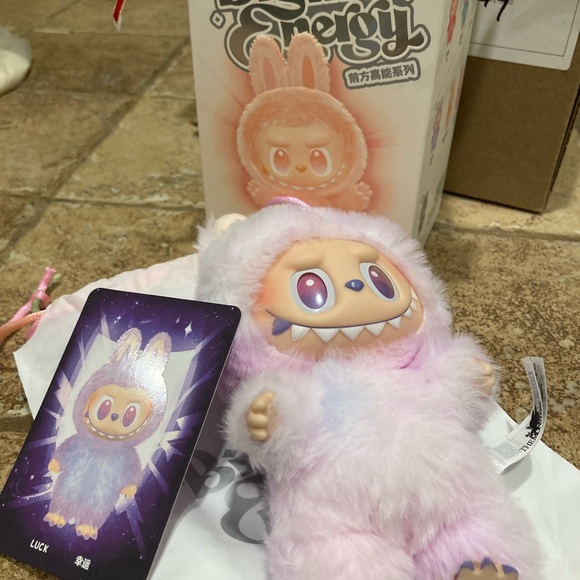 Labubu, Popmart (Luck) Big into Energy - Picture 4 of 4